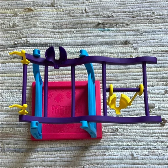 Three Fingerlings and a Playset - Picture 8 of 9